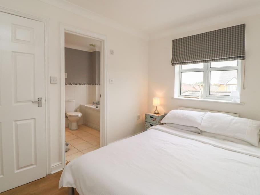 Stunning Seaviews - Beach House - Jacuzzi Bath Tub Littlestone-on-Sea Exterior photo