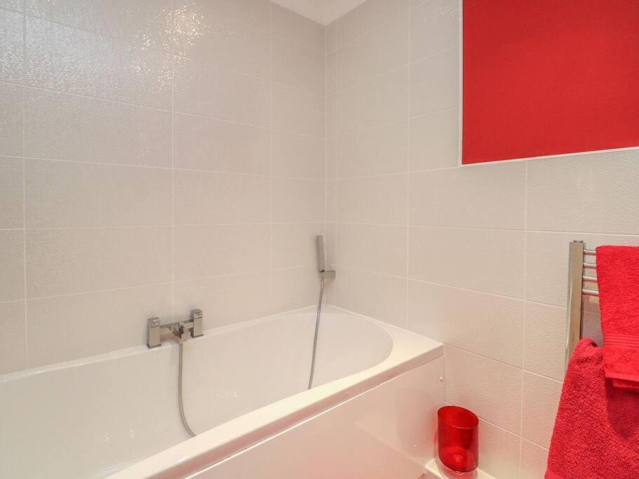 Stunning Seaviews - Beach House - Jacuzzi Bath Tub Littlestone-on-Sea Exterior photo