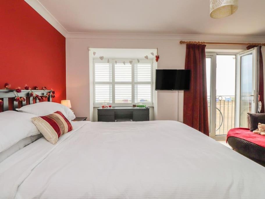 Stunning Seaviews - Beach House - Jacuzzi Bath Tub Littlestone-on-Sea Exterior photo